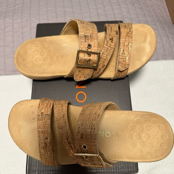 Vionic rest Skylar gold cork flip flops - Picture 3 of 8